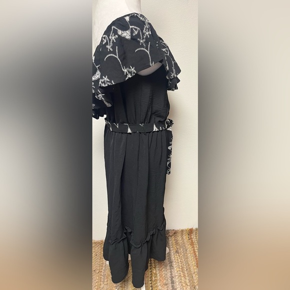 Adrienne Vittadini Black and White Patterned Fabric Off The Shoulder Dress 
XL - Picture 3 of 6